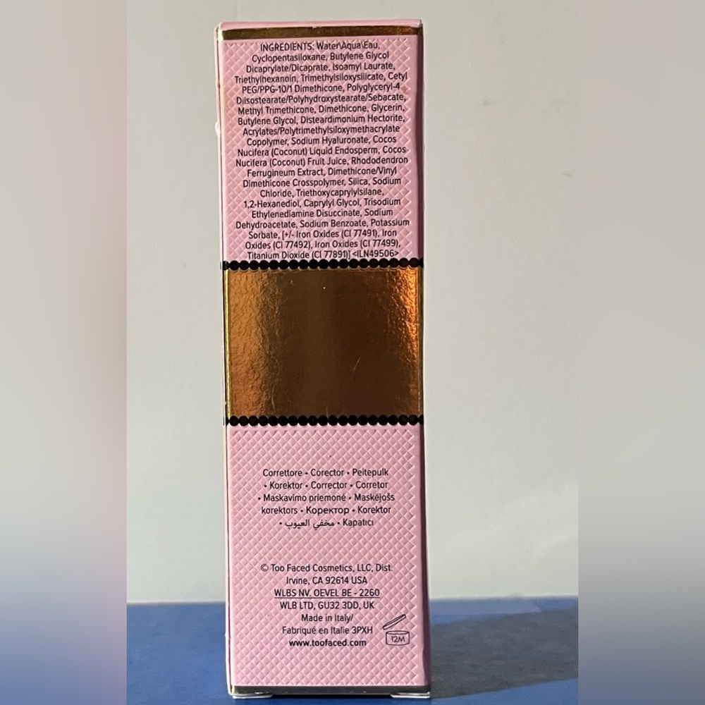 Too Faced Pink and Gold Sculpting Corrector - Picture 3 of 5